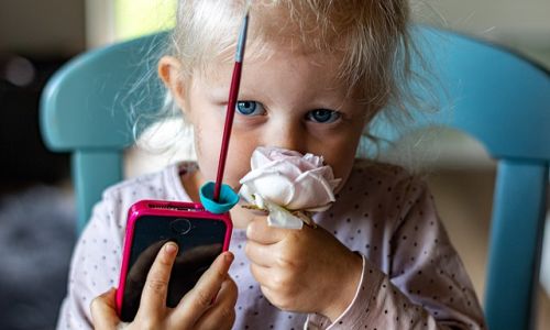 Çocuklarda Dijital Çağda Ekran Bağımlılığı Nasıl Önlenir?