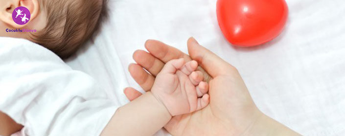 çocuklu dünya ana görsel küçük prematüre bebek
