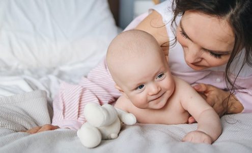 Bebeklerde tummy time