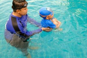 çocuk için yüzme eğitimi