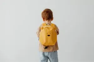 Çocukla seyahatte sırt çantasında olması gerekenler