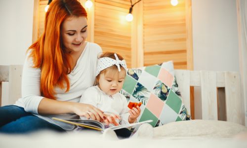 Bebeklere Kitap Okumanın Faydaları Nelerdir?