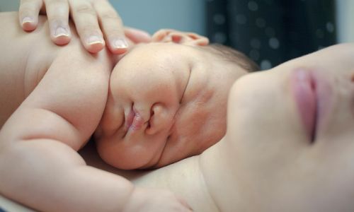Anne-Bebek Arasındaki Güven Bağı Nasıl Oluşur?