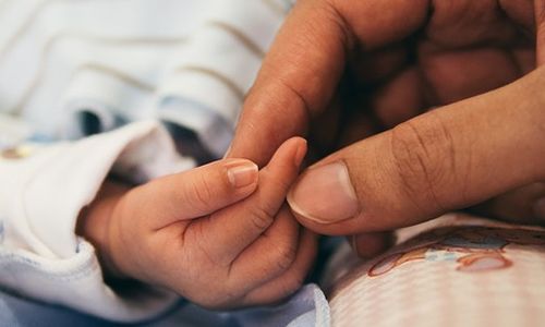 Bebeklerde Tırnak Kesimi Nasıl Yapılmalıdır?