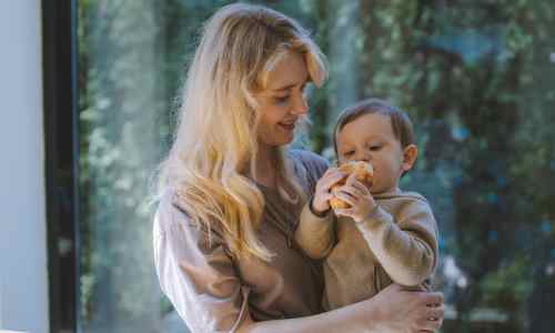 9-12 Aylık Bebek Beslenmesi Nasıl Olmalıdır?