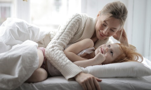 Yatağı Bebek ve Çocukla Paylaşmak Doğru mudur?