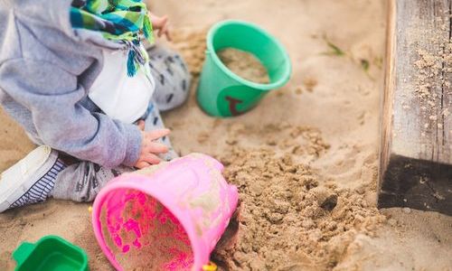 Bırakın Çocuğunuz Kumlarda Yuvarlansın: Bebeklerde Temizlik İçin Bilinmesi Gerekenler