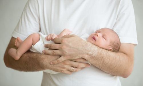 Aileye bir bebek geliyor! Annenin işi zor ama baba olmak da kolay değil!